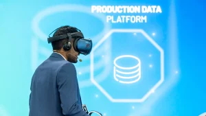 16x9 man wearing VR glasses during SPS.2400