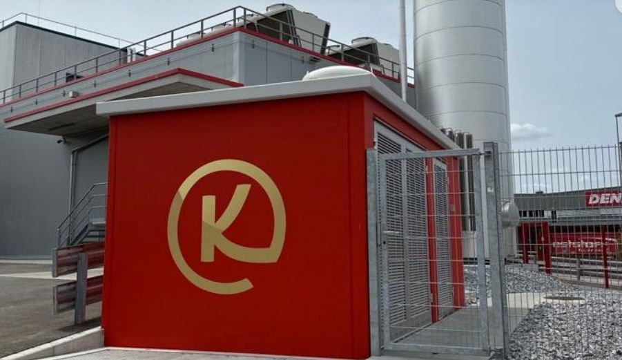 Swiss food manufacturer increases order-picking speed by 60% with an intelligent conveyor system
