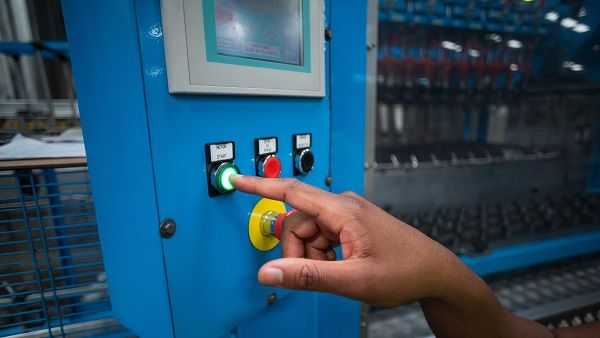 Contrinex inductive ensures automated tool-change on hydraulic press goes smoothly