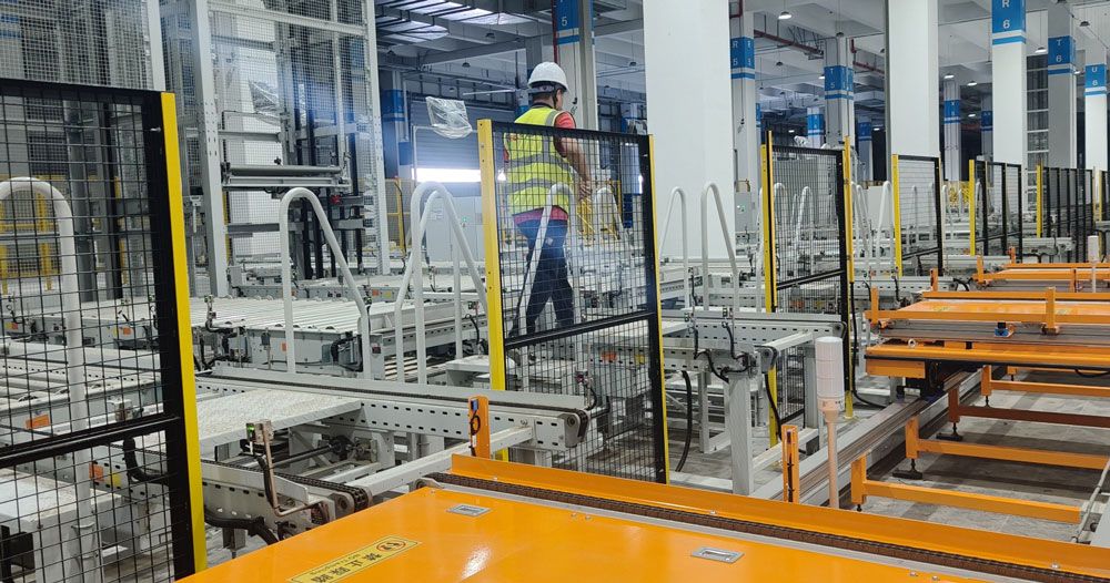 ReeR Safety’s EOS Light Curtains Excel in an Automated Warehouse.